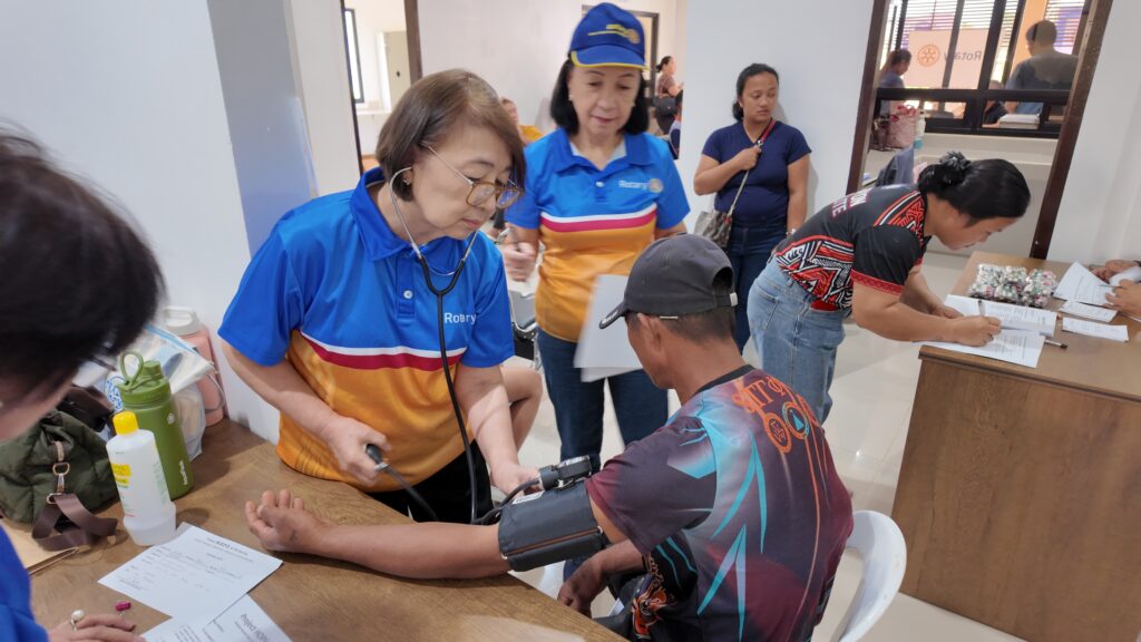 Rtn. Chona Palomares and Rtn. Nenette Rebolos, both registered and veteran nurses, assisting the medical volunteers by taking the vital signs of the patients.